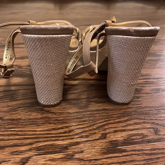 Kate Spade Whimsical Yet Practical Platform Heeled Shoe - Picture 4 of 10